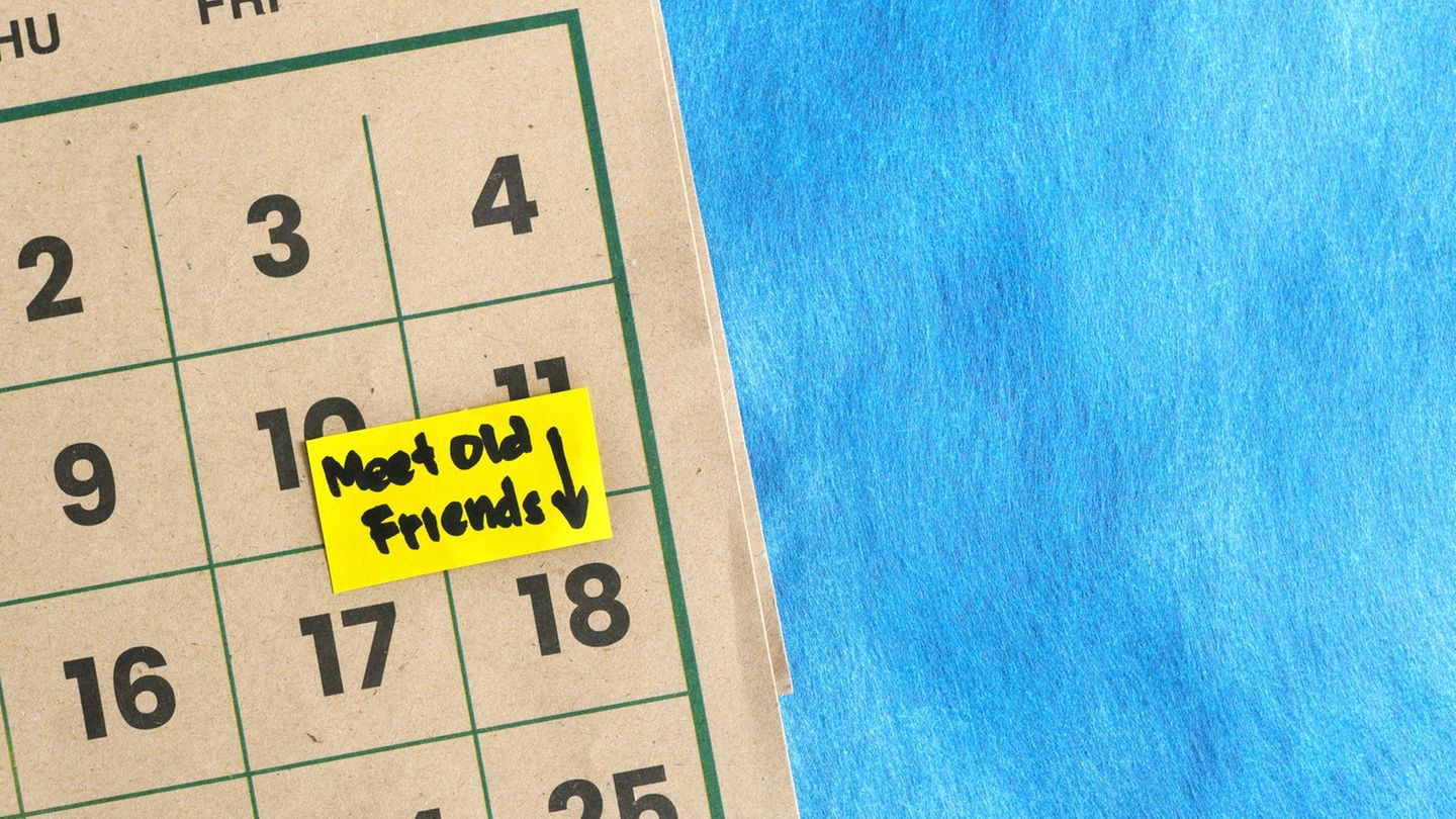 Ein Kalender mit dem Vermerk "alte Freunde Treffen"