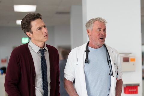 Zurück im Sacred Heart Hospital: Zach Braff (l.) als J.D. und John C. McGinley als Dr. Cox im "Scrubs"-Revival.