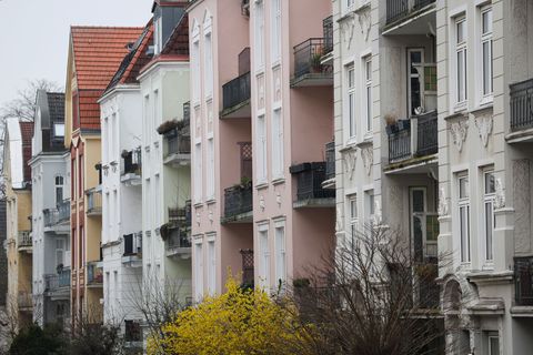 Der Preis für eine Eigentumswohnung im Bestand ist dem LBS-Immobilienatlas zufolge im Vergleich zum Vorjahr in Hamburg um 4,0 Pr