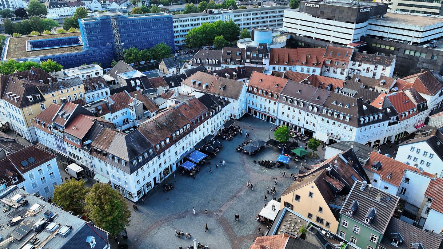 Saarbrücken zieht jährlich viele Übernachtungsgäste an. (Archivbild) Foto: Laszlo Pinter/dpa