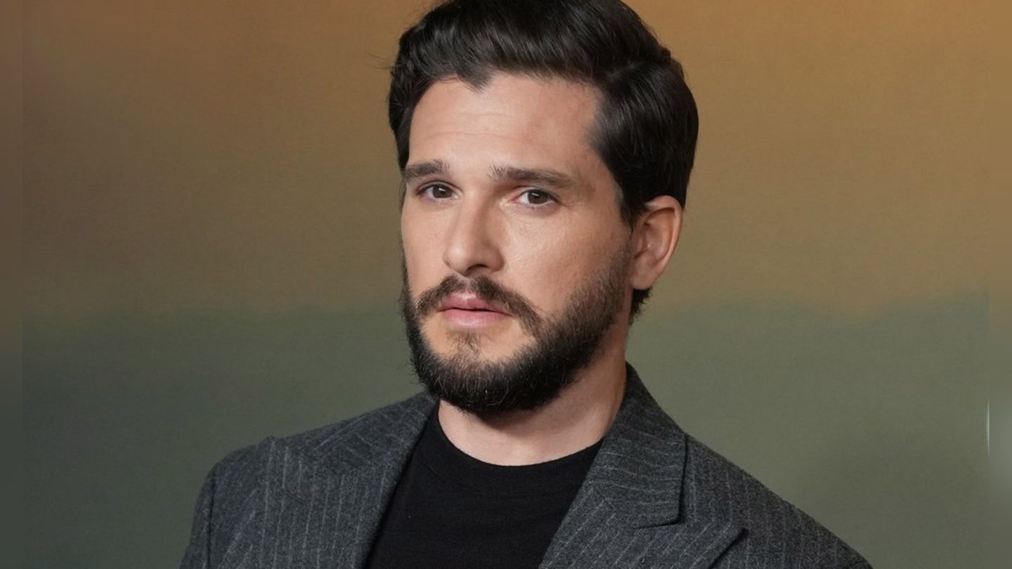 Statt in Westeros findet sich Kit Harington in seinem nächsten Projekt in einem verzwickten Liebesdreieck wieder.