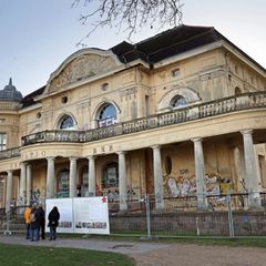 Seit über drei Jahrzehnte steht die historische Villa Baltic in Kühlungsborn leer und verfällt. (Archivbild) Foto: Bernd Wüstnec