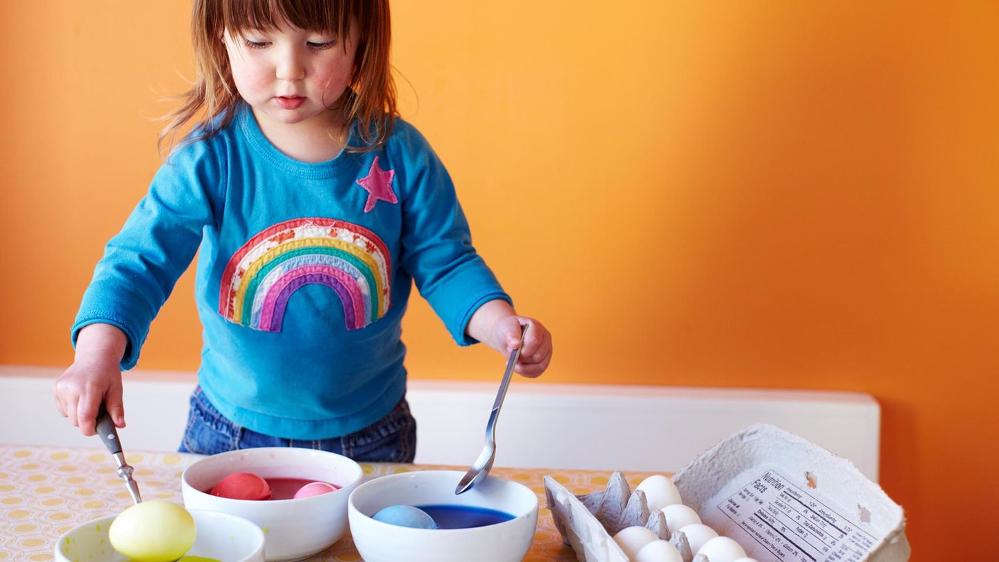 Verzweifelt gesucht: Warum gibt es diese glibberigen Ostereier-Färbestäbchen nicht mehr?