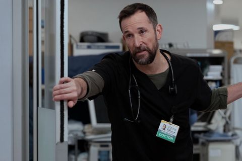 Noah Wyle kann sich offenbar vorstellen, noch sehr lange als Dr. Michael "Robby" Robinavitch in "The Pitt" Schicht zu schieben