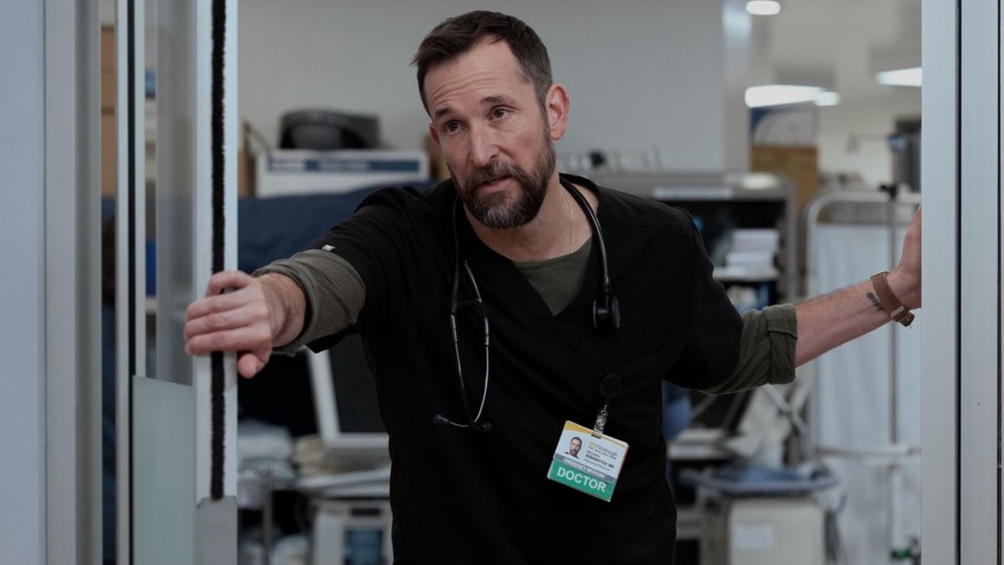 Noah Wyle kann sich offenbar vorstellen, noch sehr lange als Dr. Michael "Robby" Robinavitch in "The Pitt" Schicht zu schieben