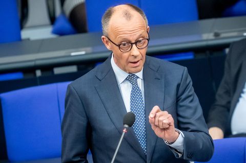 Beim Thema Gewalt gegen Frauen geht es in der Regierungsbefragungn im Bundestag hoch her. Foto: Michael Kappeler/dpa