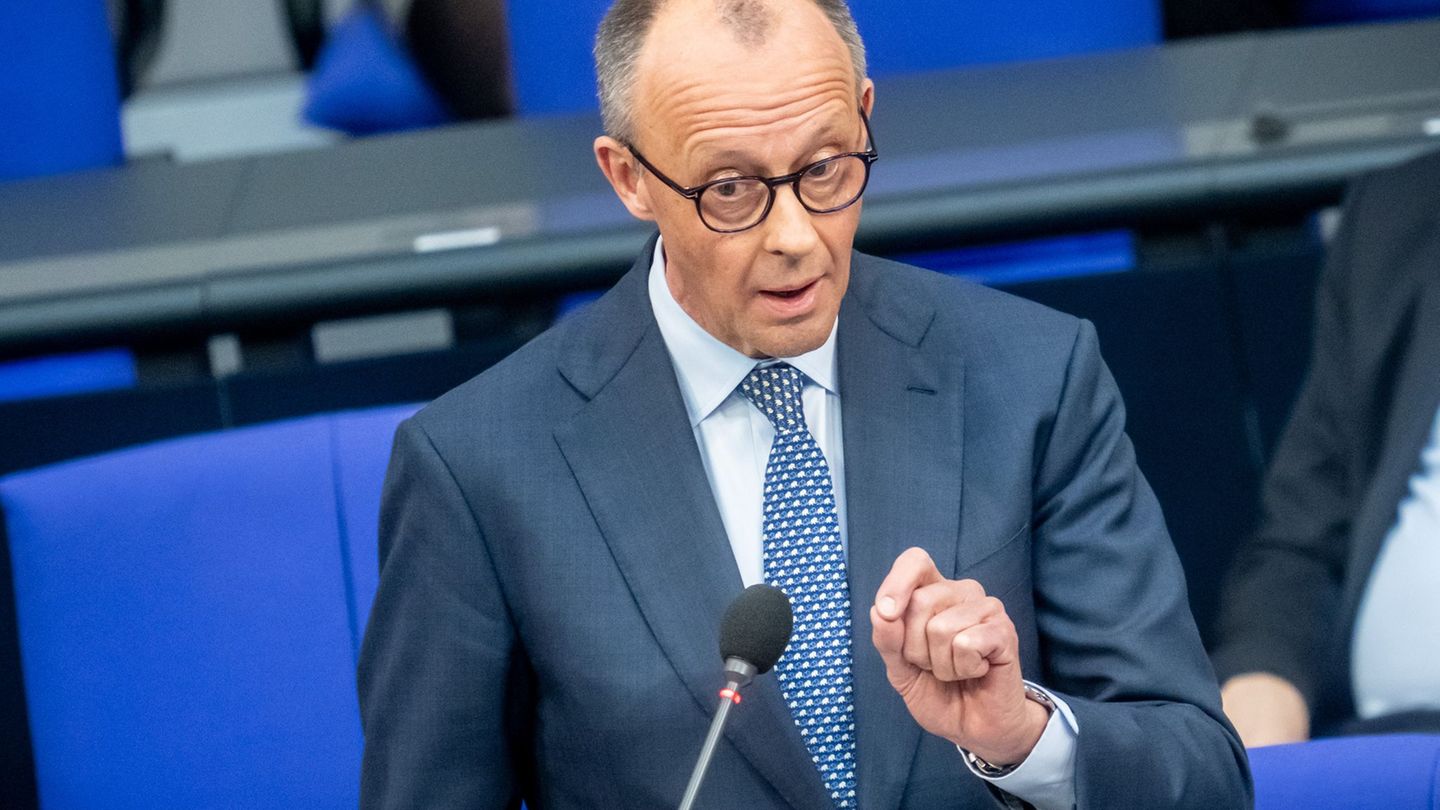 Beim Thema Gewalt gegen Frauen geht es in der Regierungsbefragungn im Bundestag hoch her. Foto: Michael Kappeler/dpa