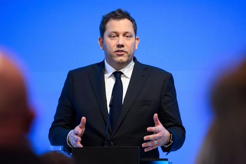 Lars Klingbeil spricht bei der Bertelsmann Stiftung