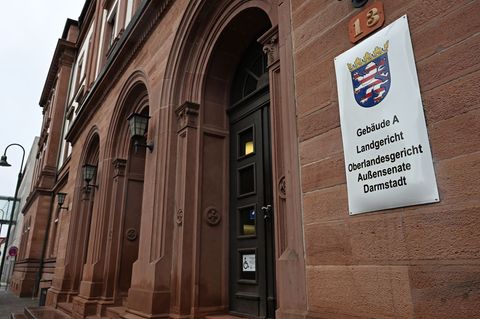 Das Landgericht Darmstadt bestätigte den Eingang des Antrags. (Symbolbild) Foto: Michael Brandt/dpa