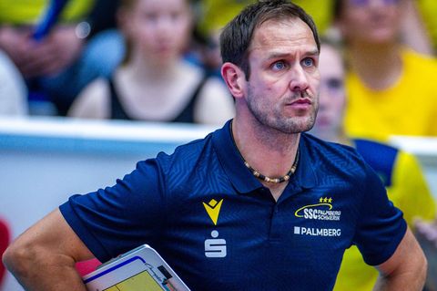 Trainer Felix Koslowski vom SSC Palmberg Schwerin. (Archivbild) Foto: Jens Büttner/dpa