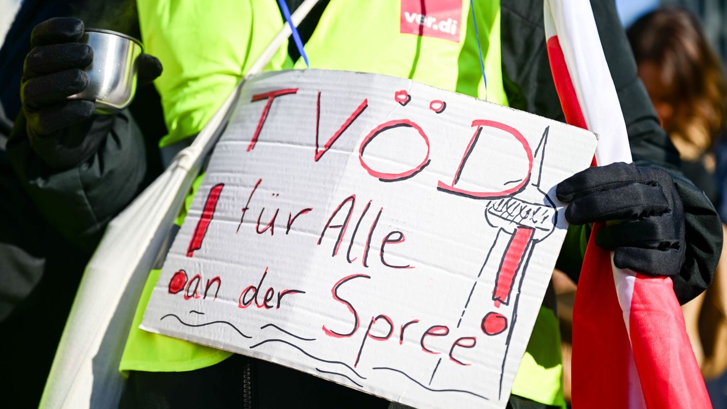 Die Beschäftigten hatten bereits Ende Februar gestreikt. (Archivbild) Foto: Sebastian Gollnow/dpa