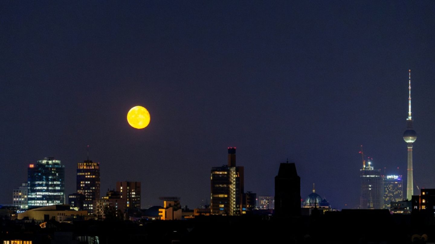 Nächtliche Skyline von Berlin