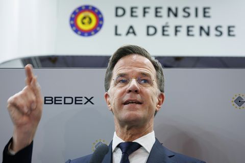 Rutte bei einer Verteidigungsmesse in Brüssel Mitte März