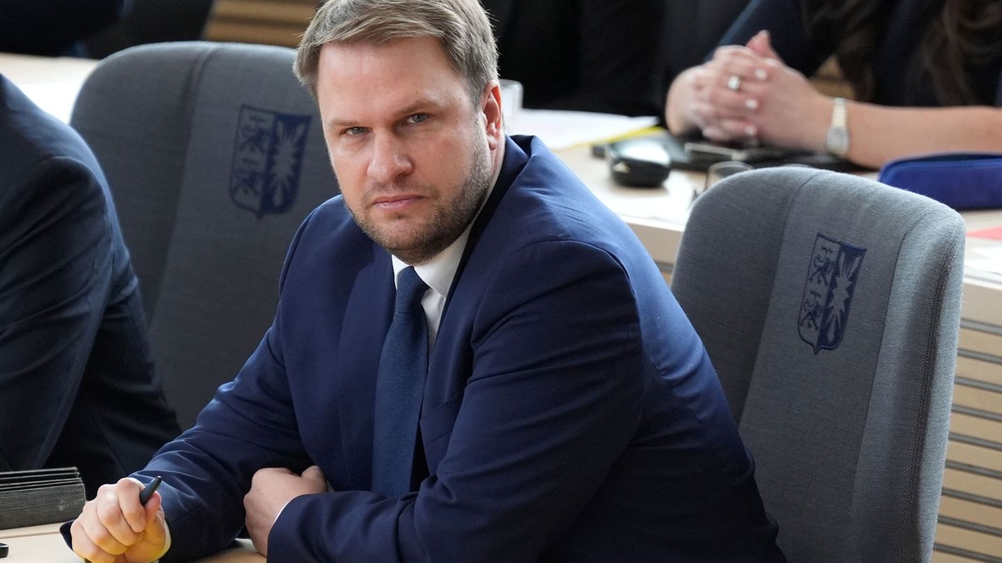 FDP-Fraktionschef Christopher Vogt ist für eine Erhöhung der Pendlerpauschale. (Archivbild) Foto: Marcus Brandt/dpa