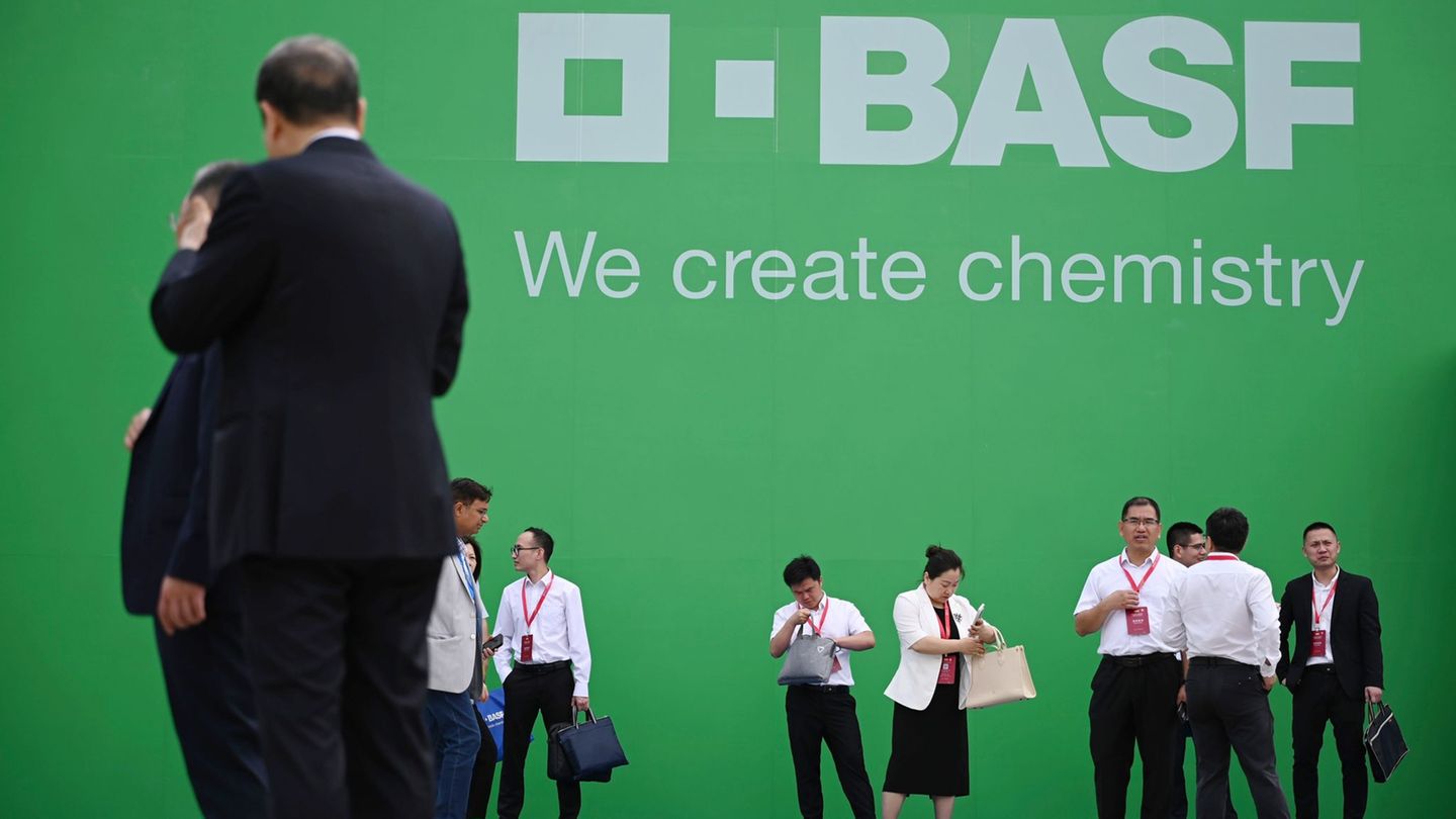 Chemie: Neues Werk eröffnet: BASF will in China aufholen