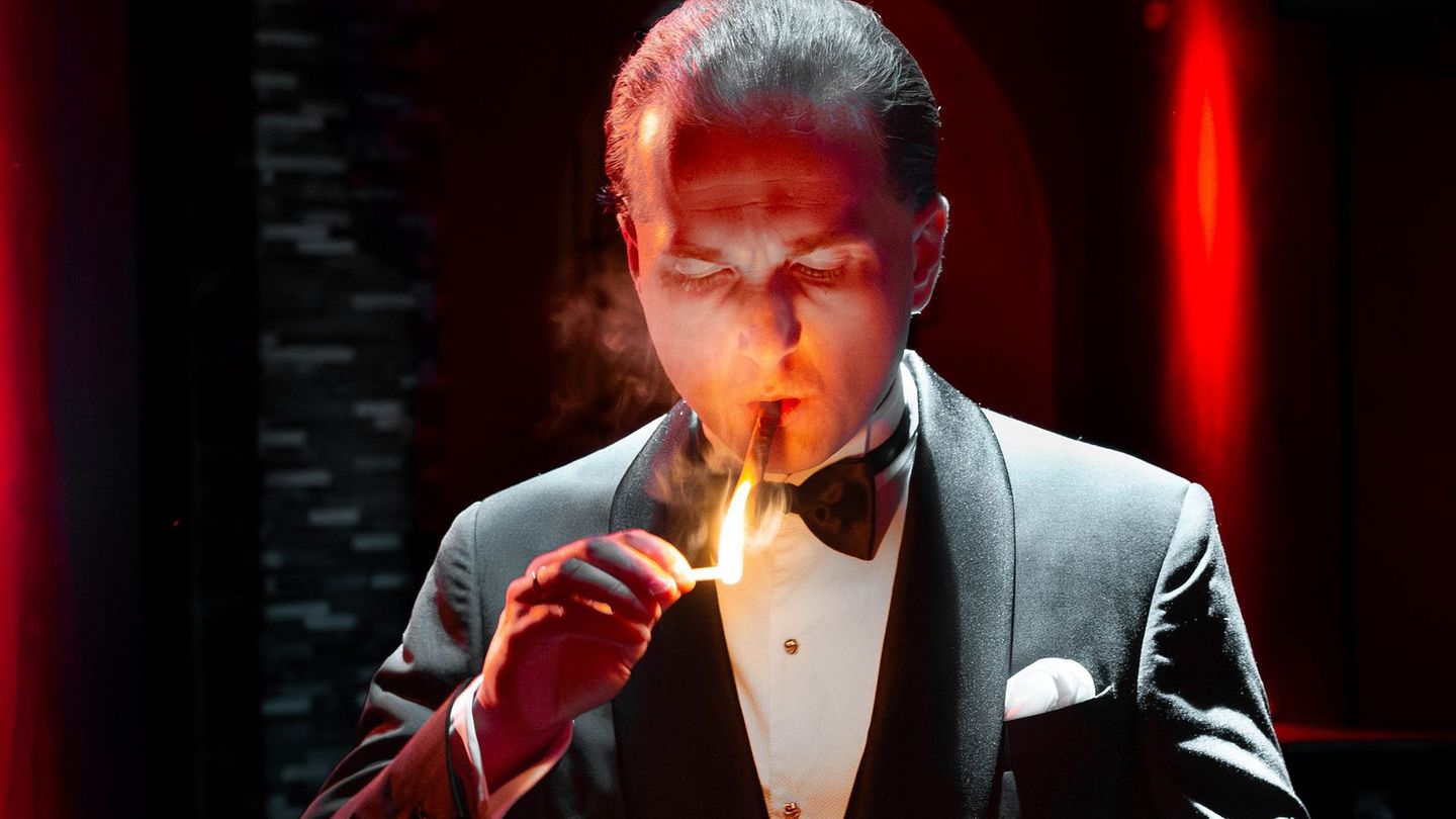 Gestatten, der Meisterbetrüger: Im Dokumentarfilm "Holt – Der Windkraft-Schwindler" darf einer der dreistesten Wirtschaftsbetrüger Deutschlands, der in Haft sitzende Hendrik Holt, als Freigänger seine eigene Geschichte erzählen.