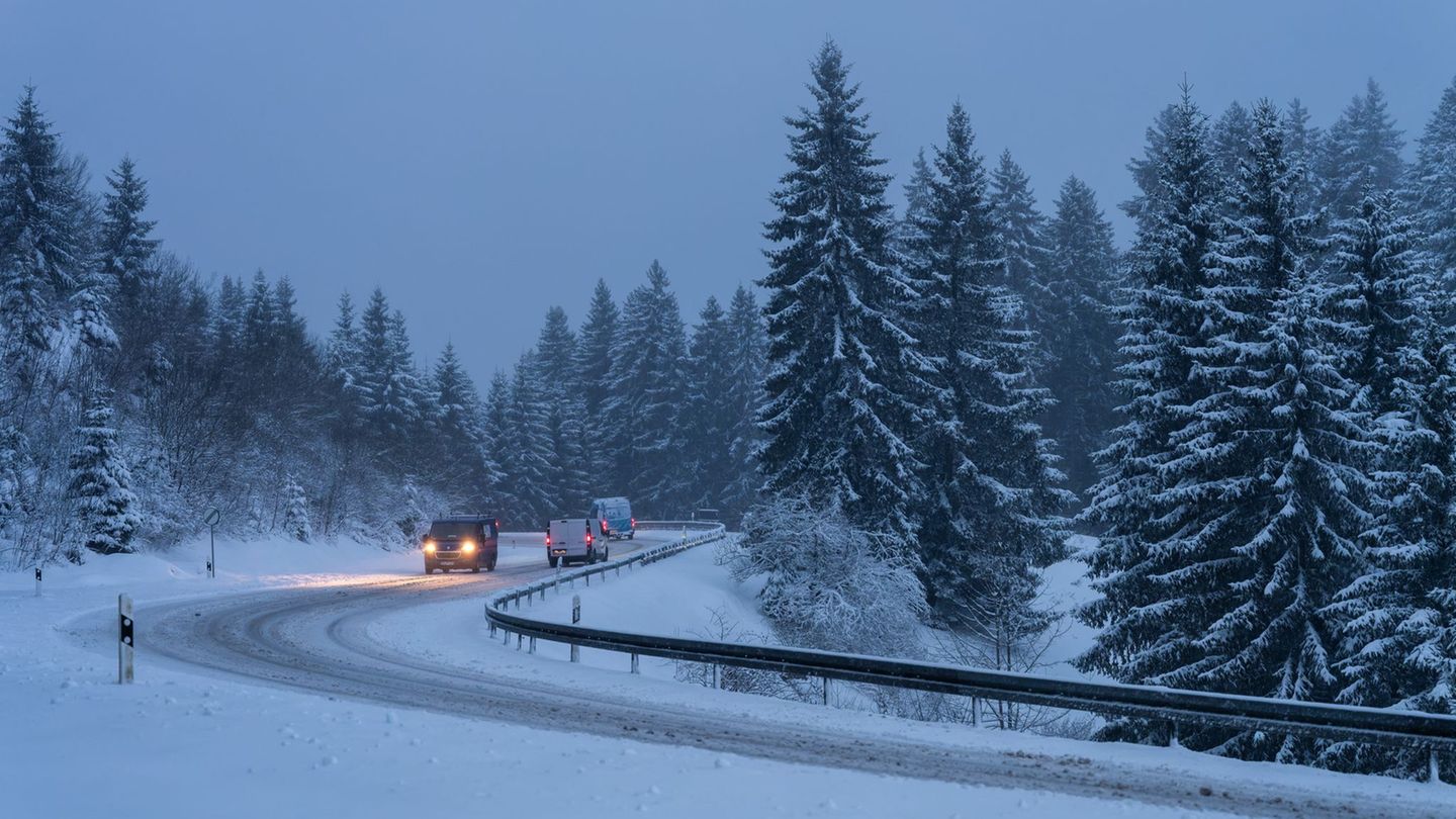 Im Schwarzwald hat es in der Nacht zum Donnerstag wieder geschneit. Foto: Silas Stein/dpa