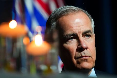 Kanadas Premierminister Mark Carney kritisiert nach dem Unglück einer Air-Canada-Maschine den Chef der Fluggesellschaft