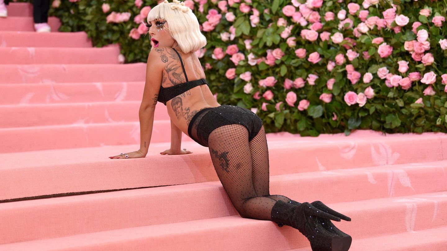 Lady Gaga in Unterwäsche bei der Met Gala 2019