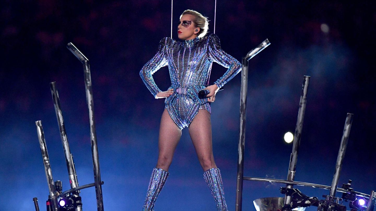 Lady Gaga auf der Bühne beim Super Bowl