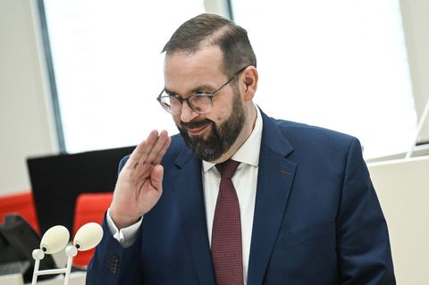 Der neue bundesweite Rechtsanspruch für Ganztagsbetreuung sorgt nach Angaben von Bildungsminister Gordon Hoffmann (CDU) für Mehr