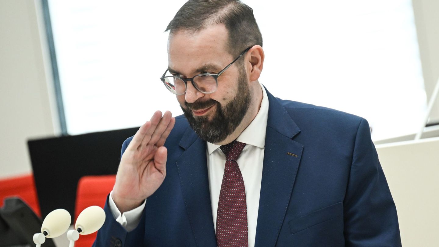 Der neue bundesweite Rechtsanspruch für Ganztagsbetreuung sorgt nach Angaben von Bildungsminister Gordon Hoffmann (CDU) für Mehr