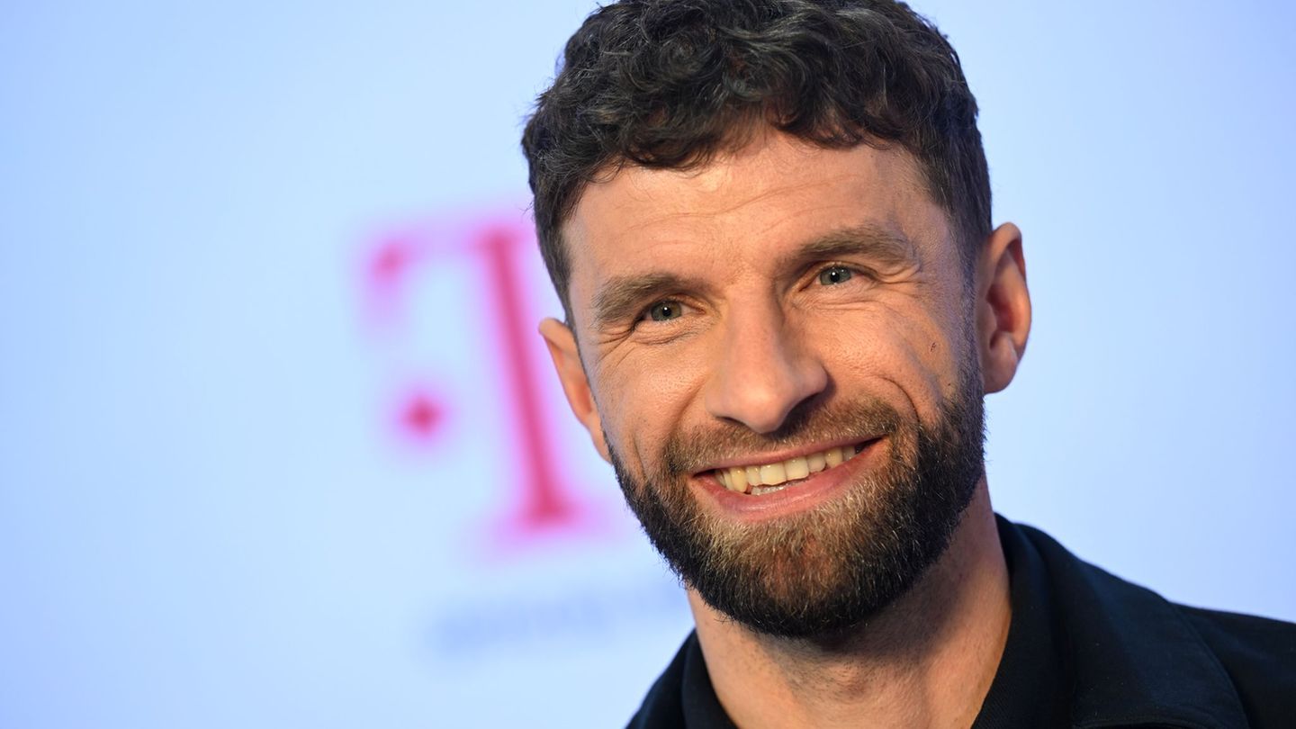 Frage nach DFB-Comeback: Müller scherzt: ...dann hat Nagelsmann "eine Meise"