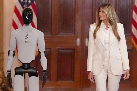 Im Weißen Haus empfängt Melania Trump internationale Gäste – begleitet von einem humanoiden Roboter, der mehrere Sprachen sprich