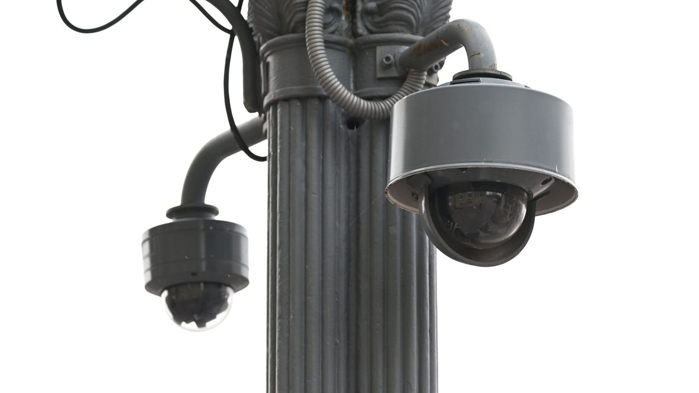 Besonders häufig ging es bei den Beschwerden und Pannen um Videoüberwachung. Foto: Bernd Weißbrod/dpa