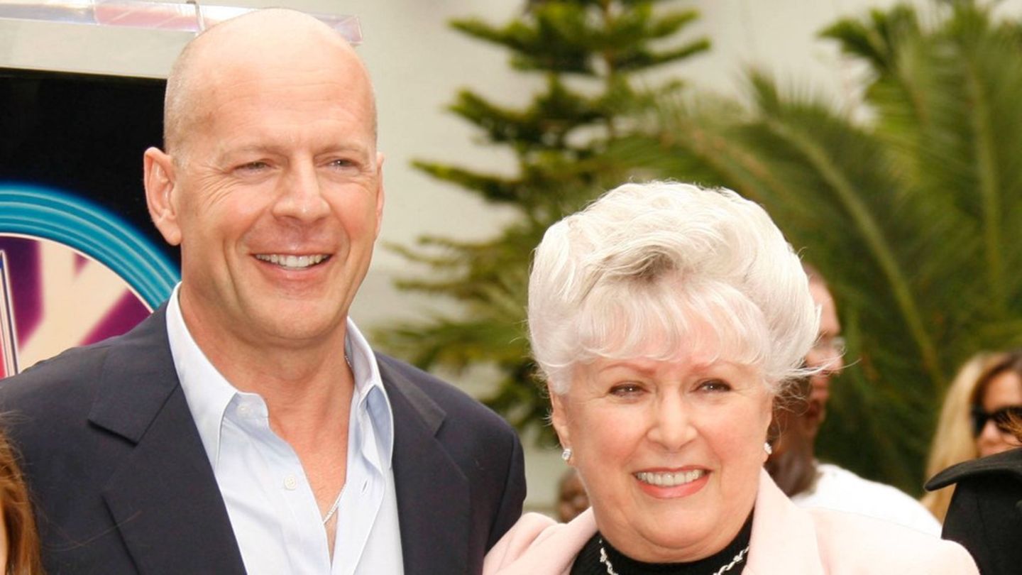 Bruce Willis und Mutter Marlene im Jahr 2006.