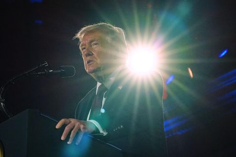 Donald Trump, US-Präsident der Iran ein Ultimatum stellte, im Gegenlicht