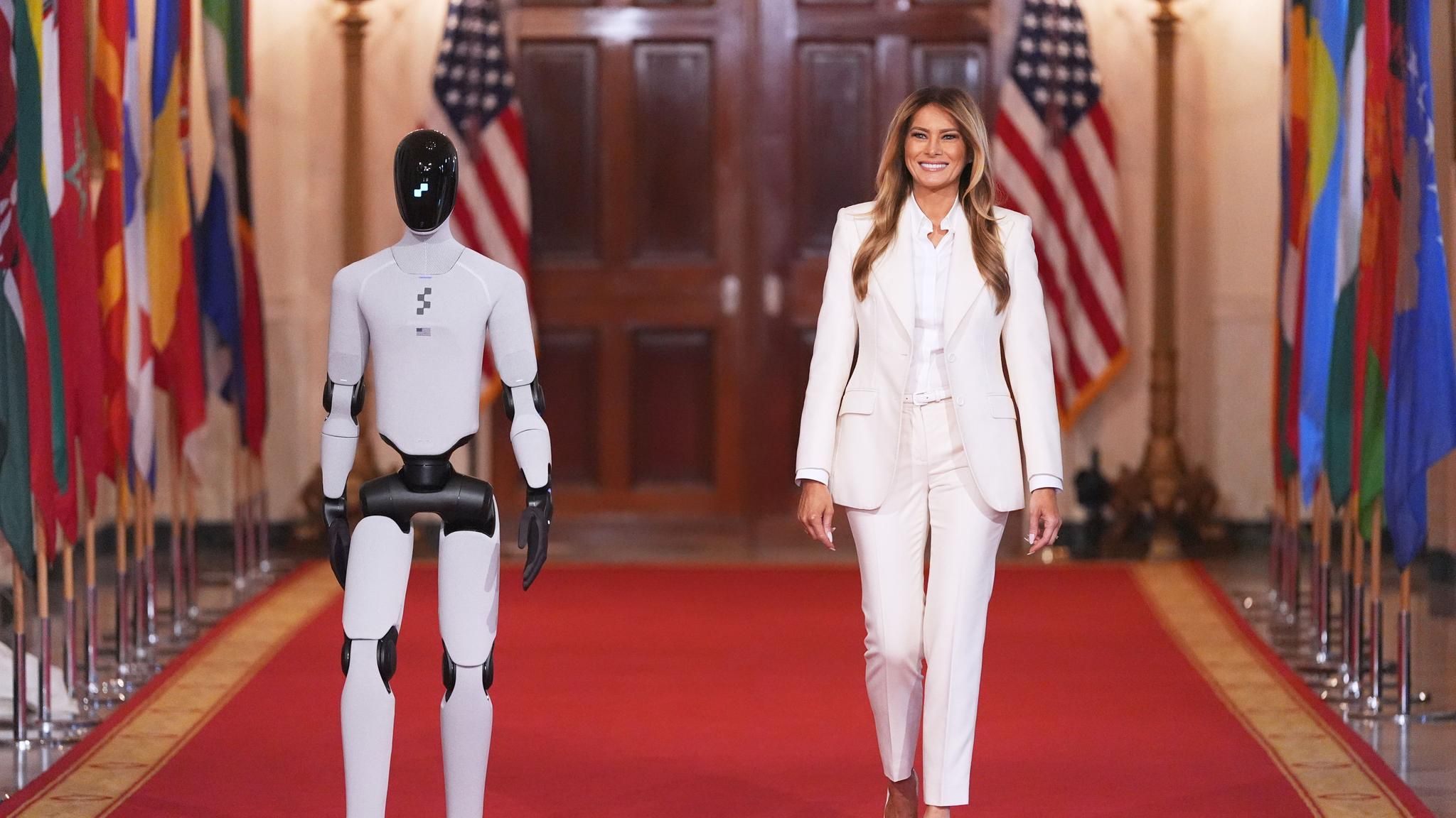 Eine Premiere im Weißen Haus: First Lady Melania Trump und ihr Robotergast