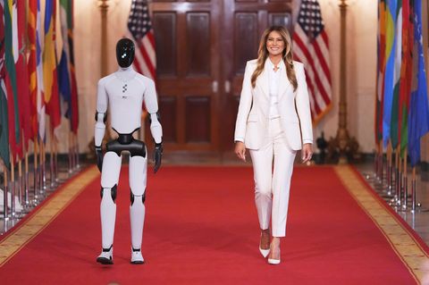 Eine Premiere im Weißen Haus: First Lady Melania Trump und ihr Robotergast