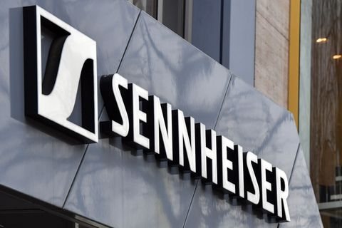 Die Kopfhörer-Marke "Sennheiser" soll schon wieder den Besitzer wechseln. (Archivfoto) Foto: Jens Kalaene/dpa-Zentralbild/dpa