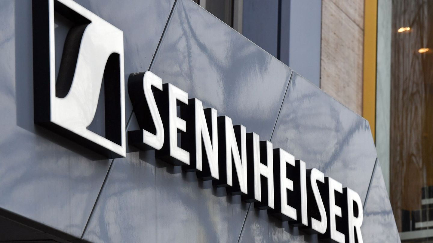 Die Kopfhörer-Marke "Sennheiser" soll schon wieder den Besitzer wechseln. (Archivfoto) Foto: Jens Kalaene/dpa-Zentralbild/dpa