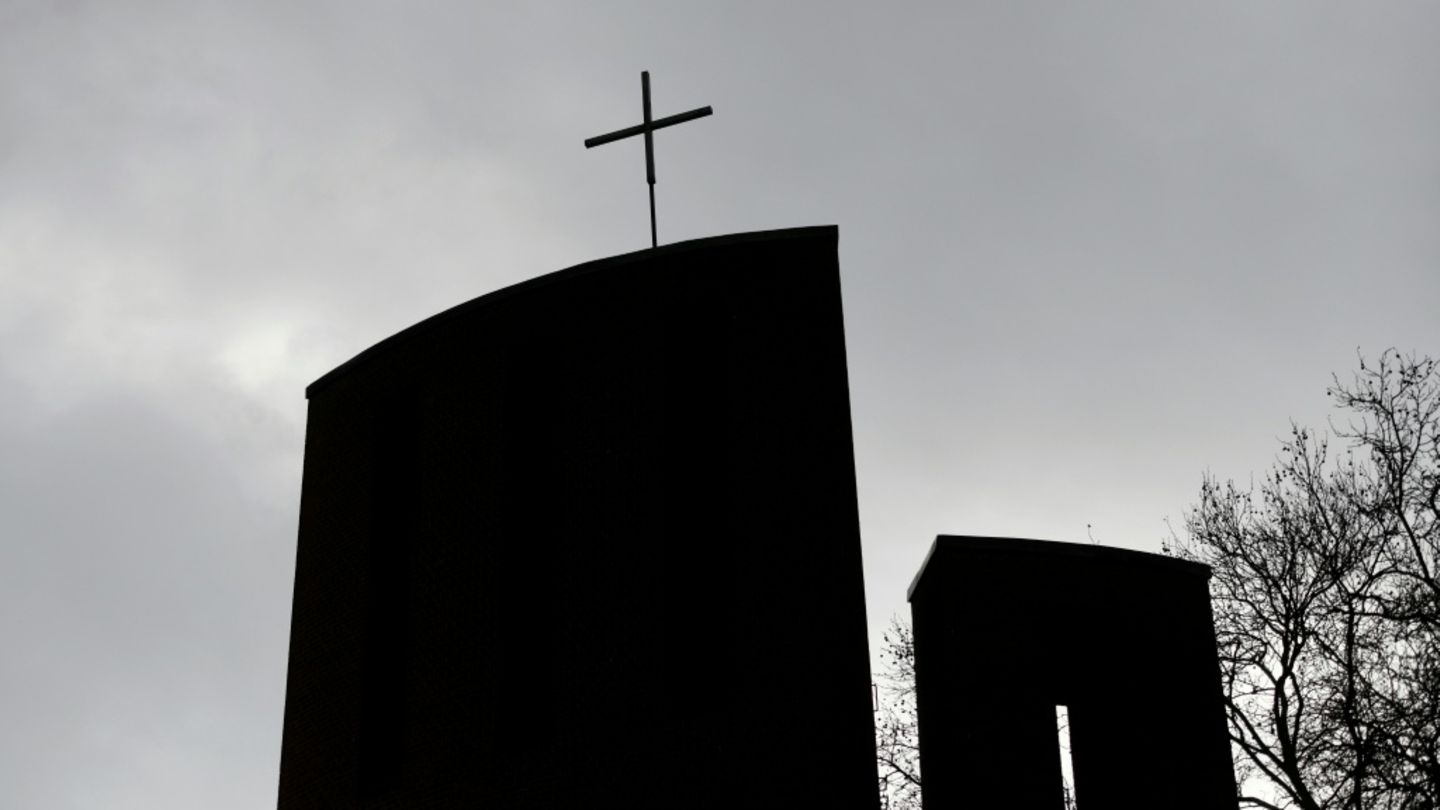 Kreuz auf Kirche