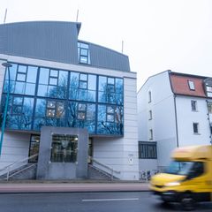 Die Staatsanwaltschaft Neubrandenburg geht davon aus, dass bei einem schweren Verkehrsunfall Anfang 2025 in Waren an der Müritz