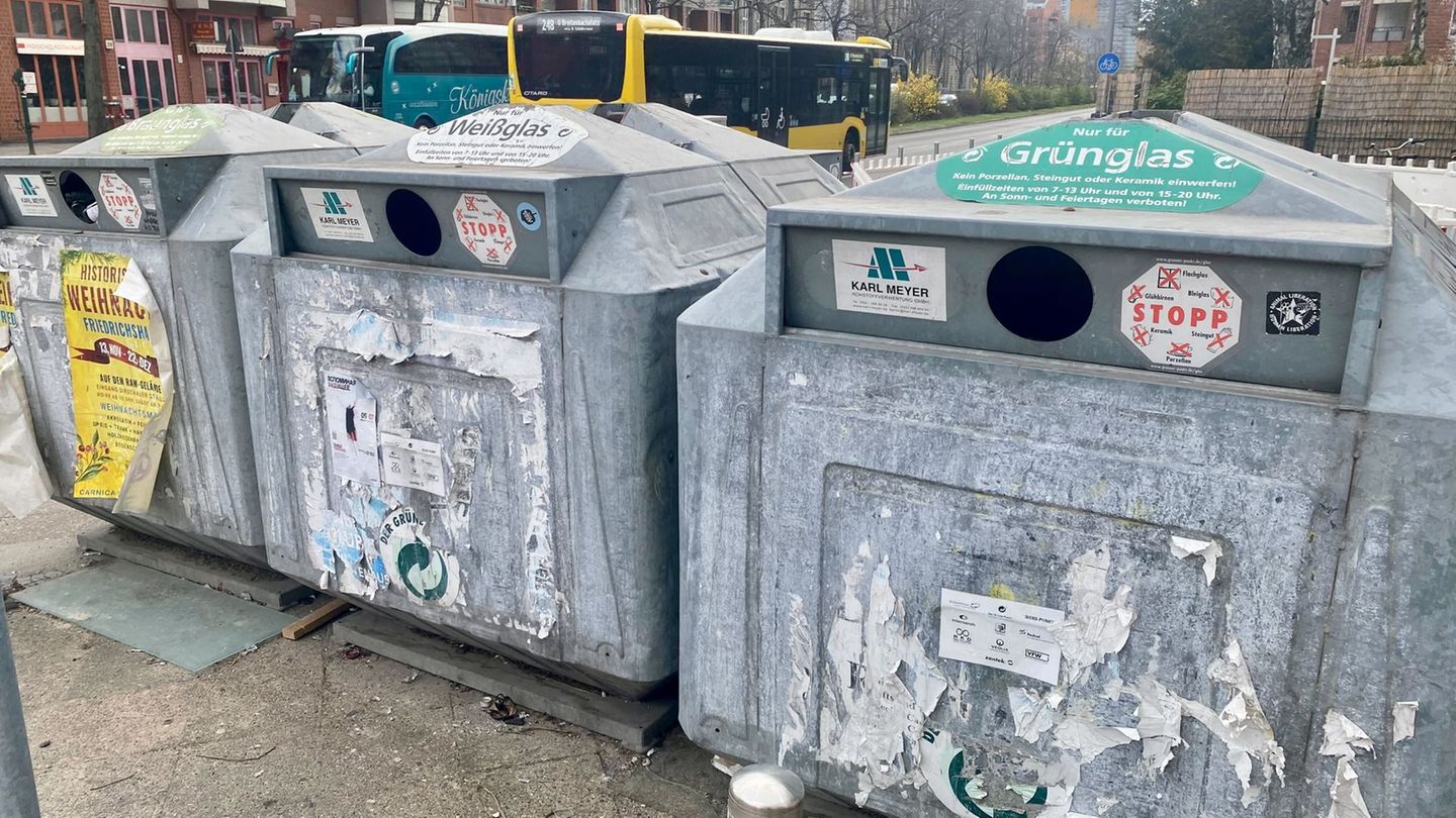 Altglascontainer sind oft überfüllt, das zieht Beschwerden von Bürgern nach sich. Foto: Torsten Holtz/dpa
