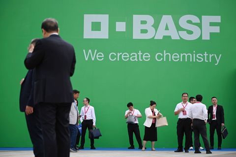 BASF mit Hauptsitz in Ludwigshafen ist der weltgrößte Chemiekonzern. Foto: Johannes Neudecker/dpa