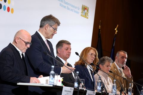 Bei den Verkehrsministern gab es viel Konsens - aber auch strittige Themen. Foto: Karl-Josef Hildenbrand/dpa