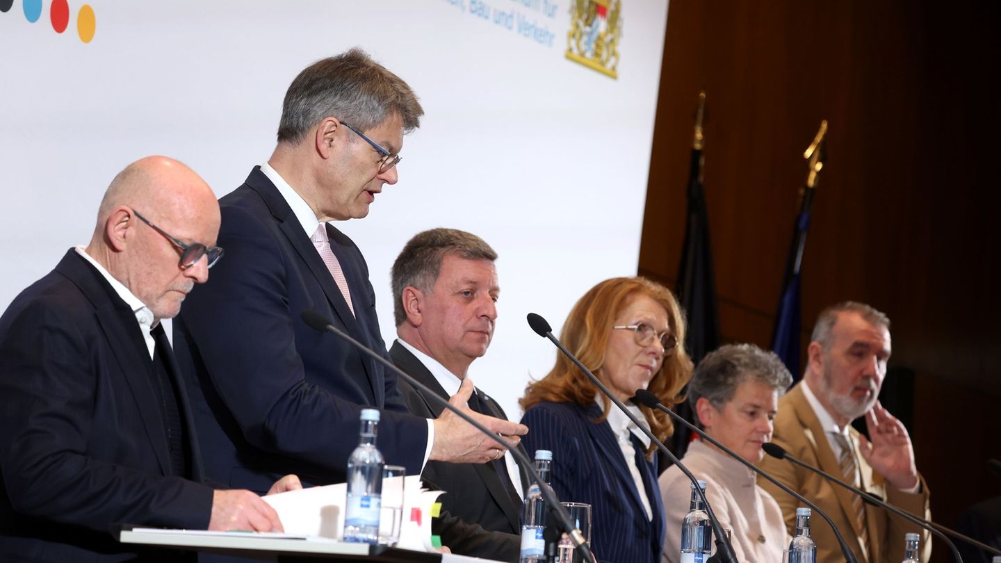 Bei den Verkehrsministern gab es viel Konsens - aber auch strittige Themen. Foto: Karl-Josef Hildenbrand/dpa