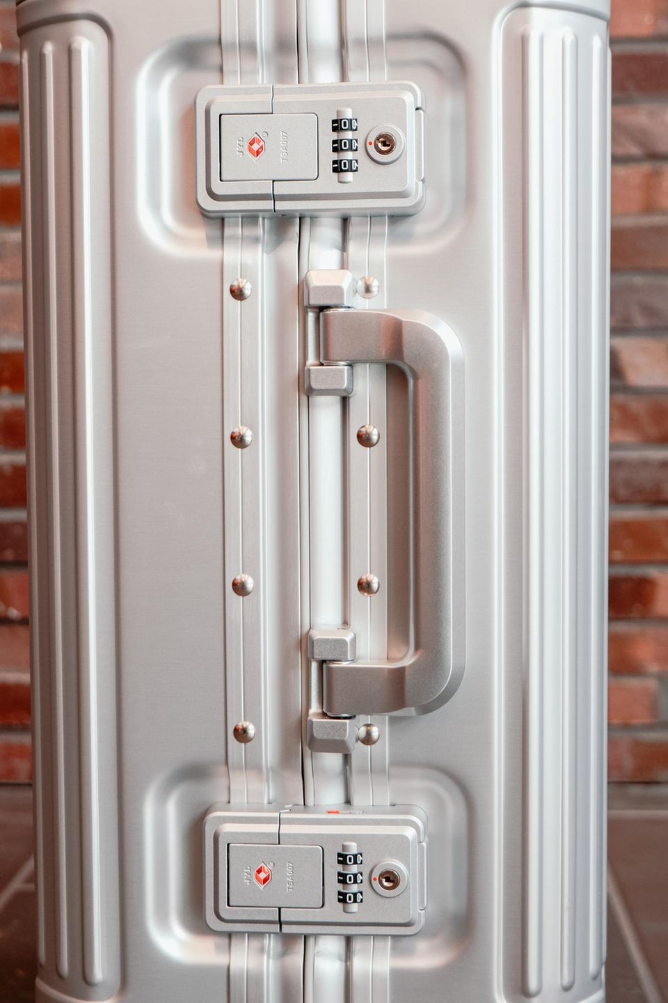 Der Travelite Koffer hat ein integriertes TSA-Zahlenschloss