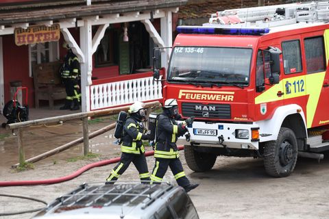 Durch das Feuer ist niemand verletzt worden. Foto: Matthias Bein/dpa