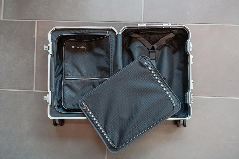 Packgurte, Packwände und mehrere Taschen bringen Ordnung ins Chaos.