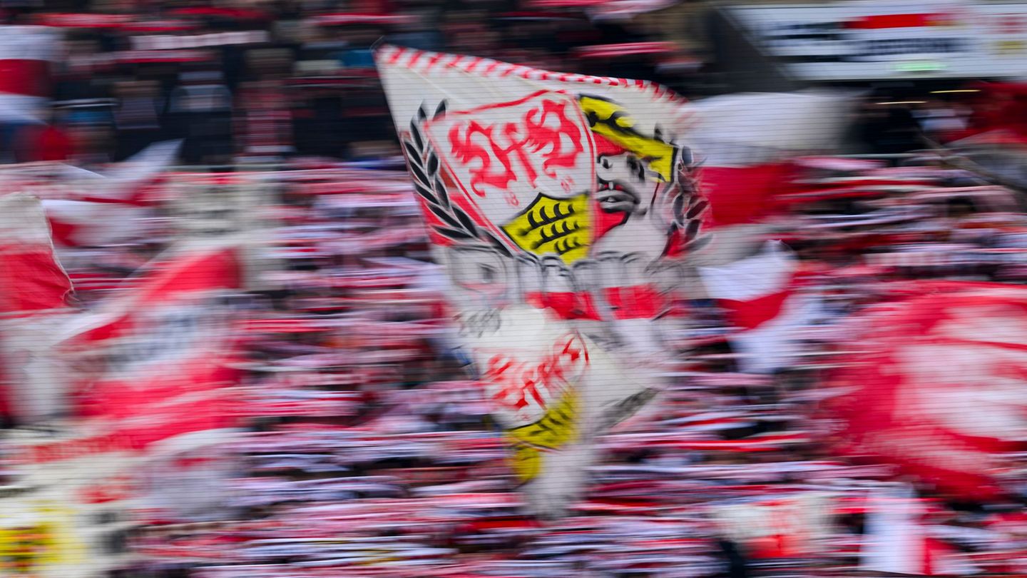 Nach einem Angriff auf gegnerische Fans gab es Hausdurchsuchungen bei VfB-Ultras. (Symbolbild) Foto: Tom Weller/dpa