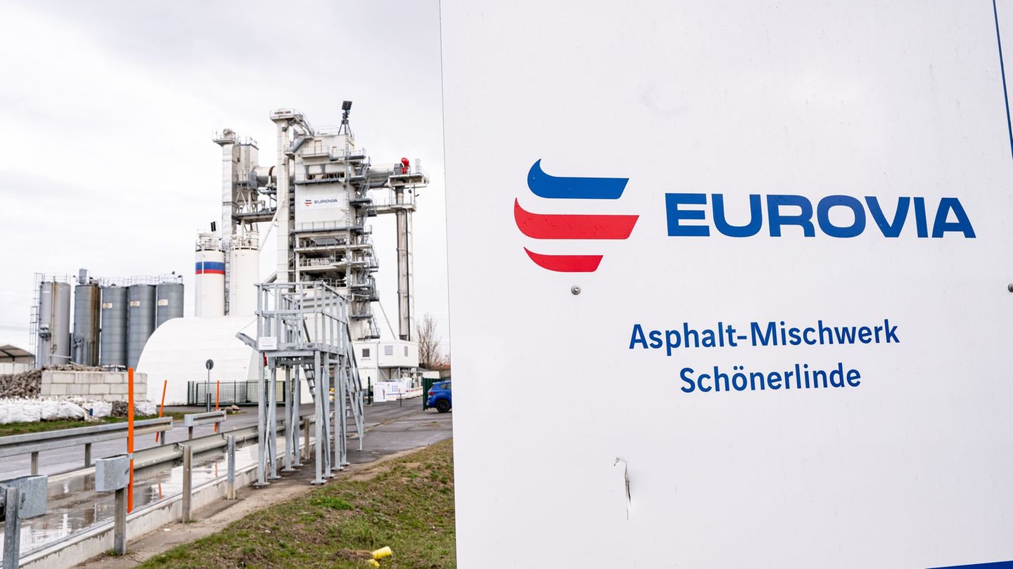 Ein Brandanschlag hat das Asphalt-Mischwerk in Wandlitz so stark beschädigt, dass es die Produktion über Monate stoppen muss. Fo