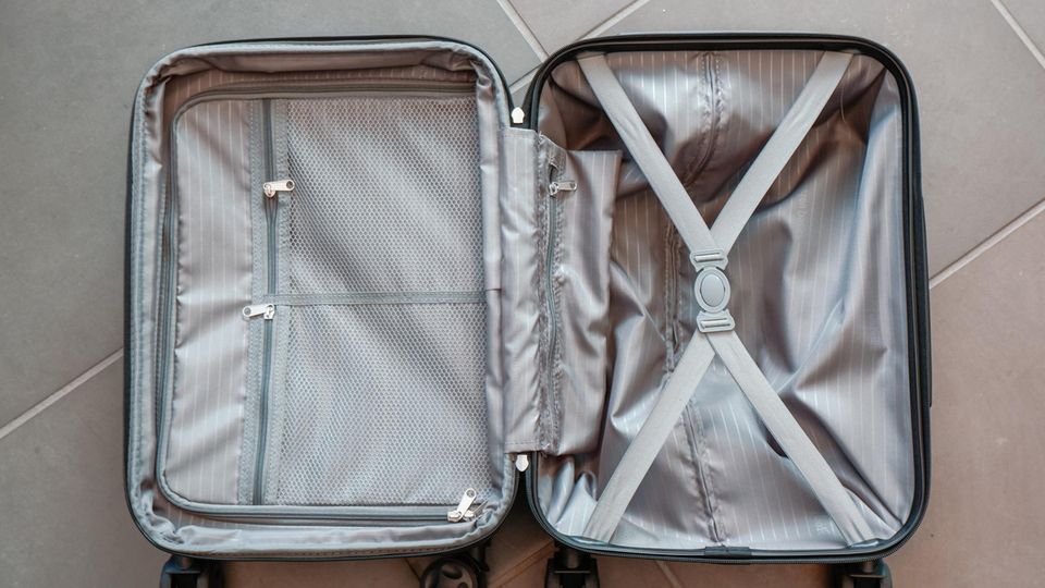 Der Amazon Basics Koffer hat ein einfaches Innenleben ohne Besonderheiten.