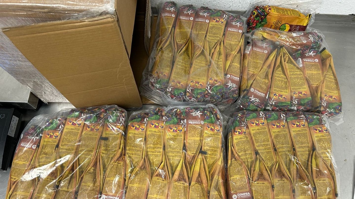 Am Flughafen Köln/Bonn wurden 130 Kilo einer Kokain-Kaffee-Mischung entdeckt. Foto: Hauptzollamt Köln/dpa