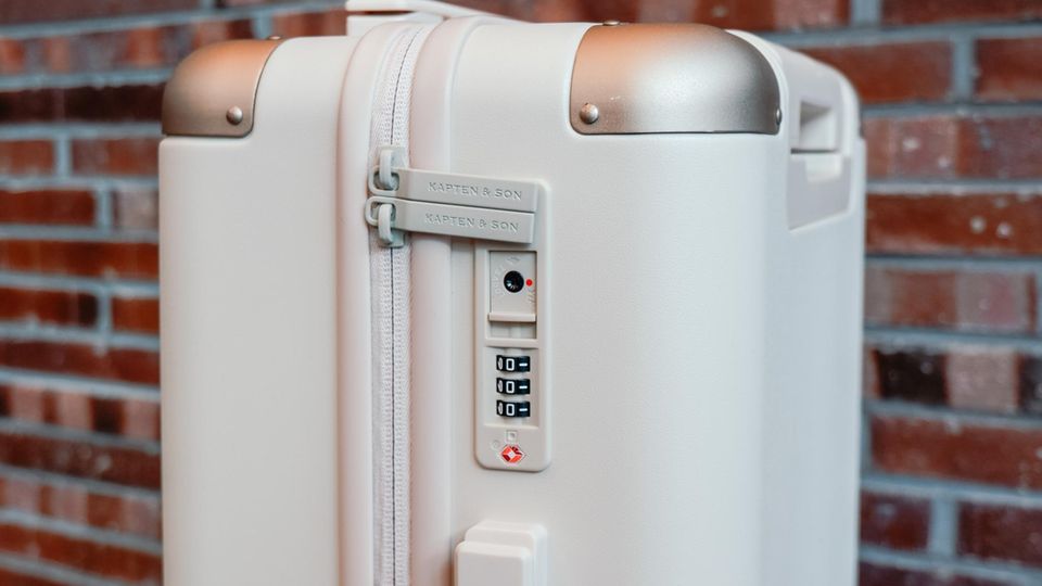 Der Kaptn & Son Koffer besitzt ein TSA-Zahlenschloss