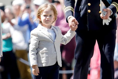 Prinz Julian, hier bei der Taufe seiner Schwester Ines, wird am 26. März 5 Jahre alt.